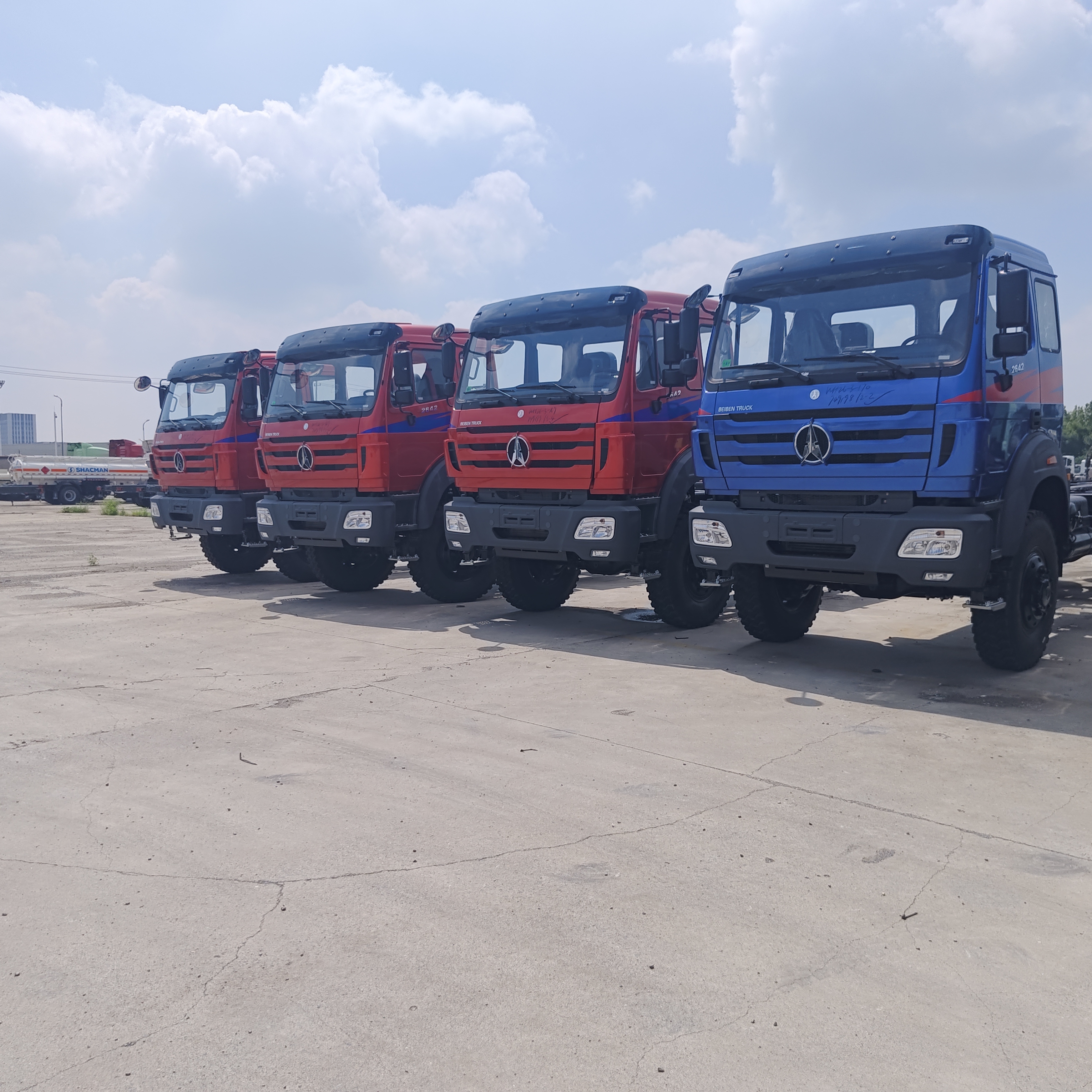 BEIBEN 2638 6×4 ağır yüklü traktör kamyonu 380 HP WEICHAI motoru ve Mercedes-Benz Teknolojisi şasi ile