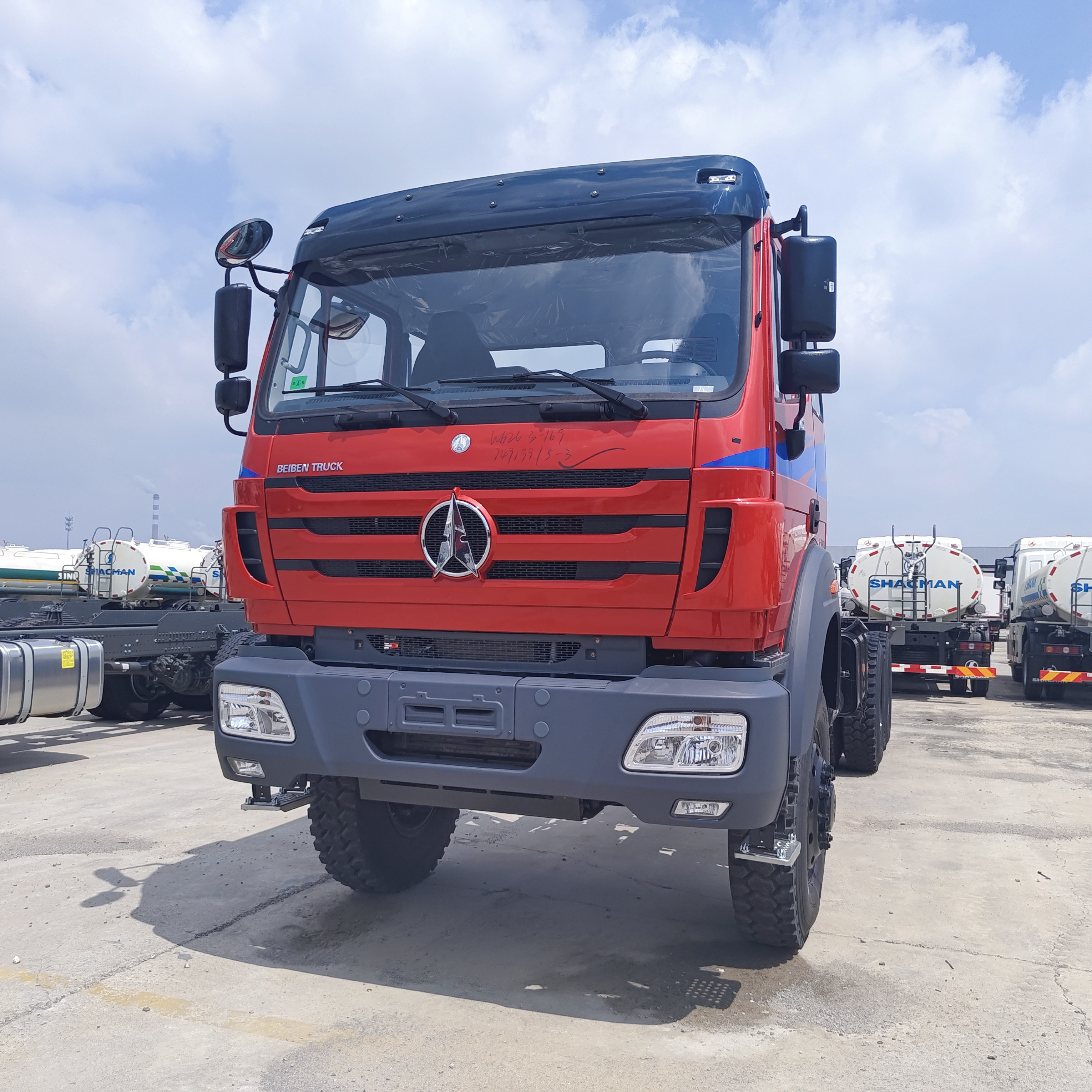 BEIBEN 2638 6×6 Ağır Görevli Madencilik Çöp Kamyonu 380 HP WEICHAI Motoru ve 30-35 Ton Çöpçatanlık