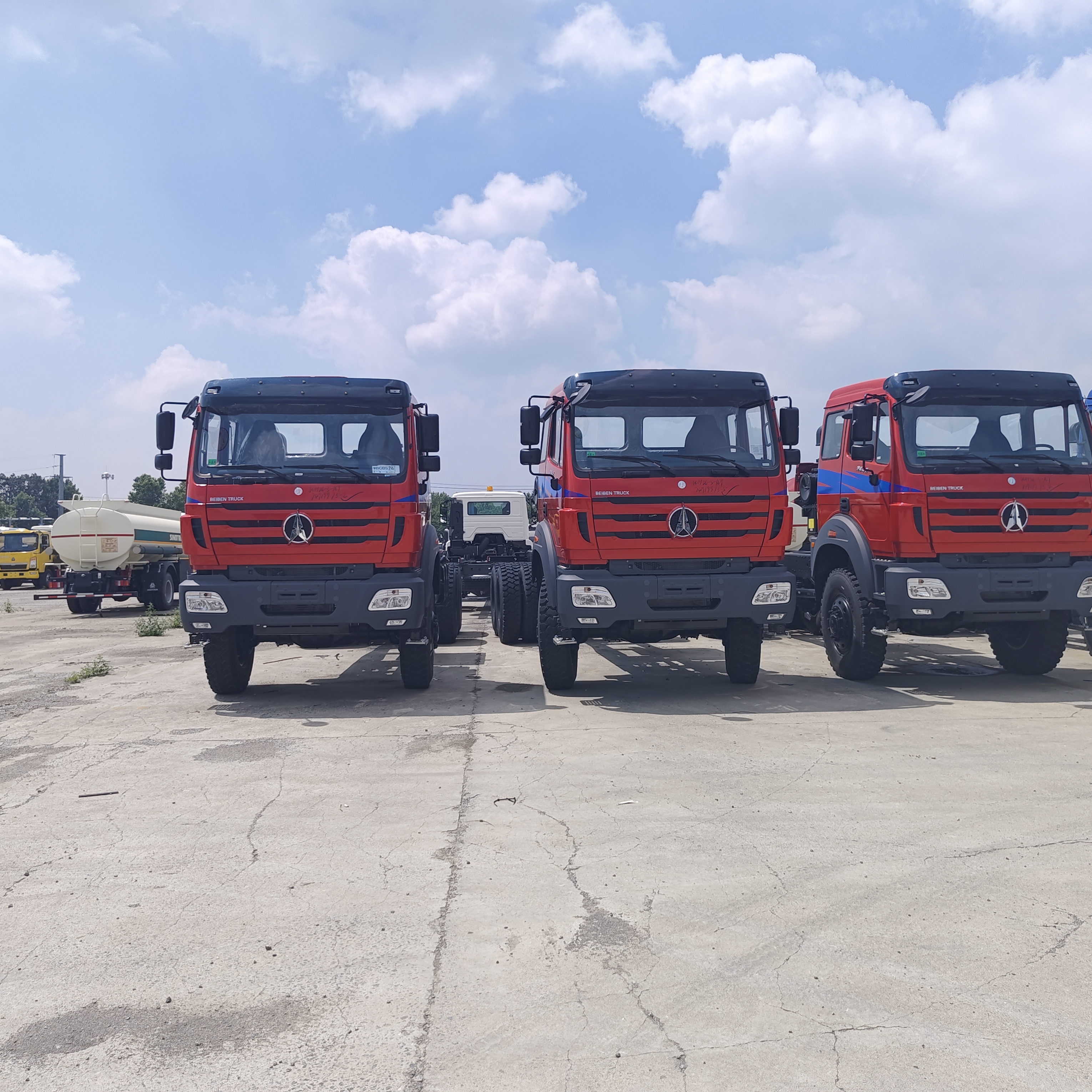 BEIBEN 2642 420HP WEICHAI motoru ve madencilik ve taş ocağı için 35-45 ton yararlı yüklü 8×4 Ağır Görevli Madencilik Çöp Kamyonu