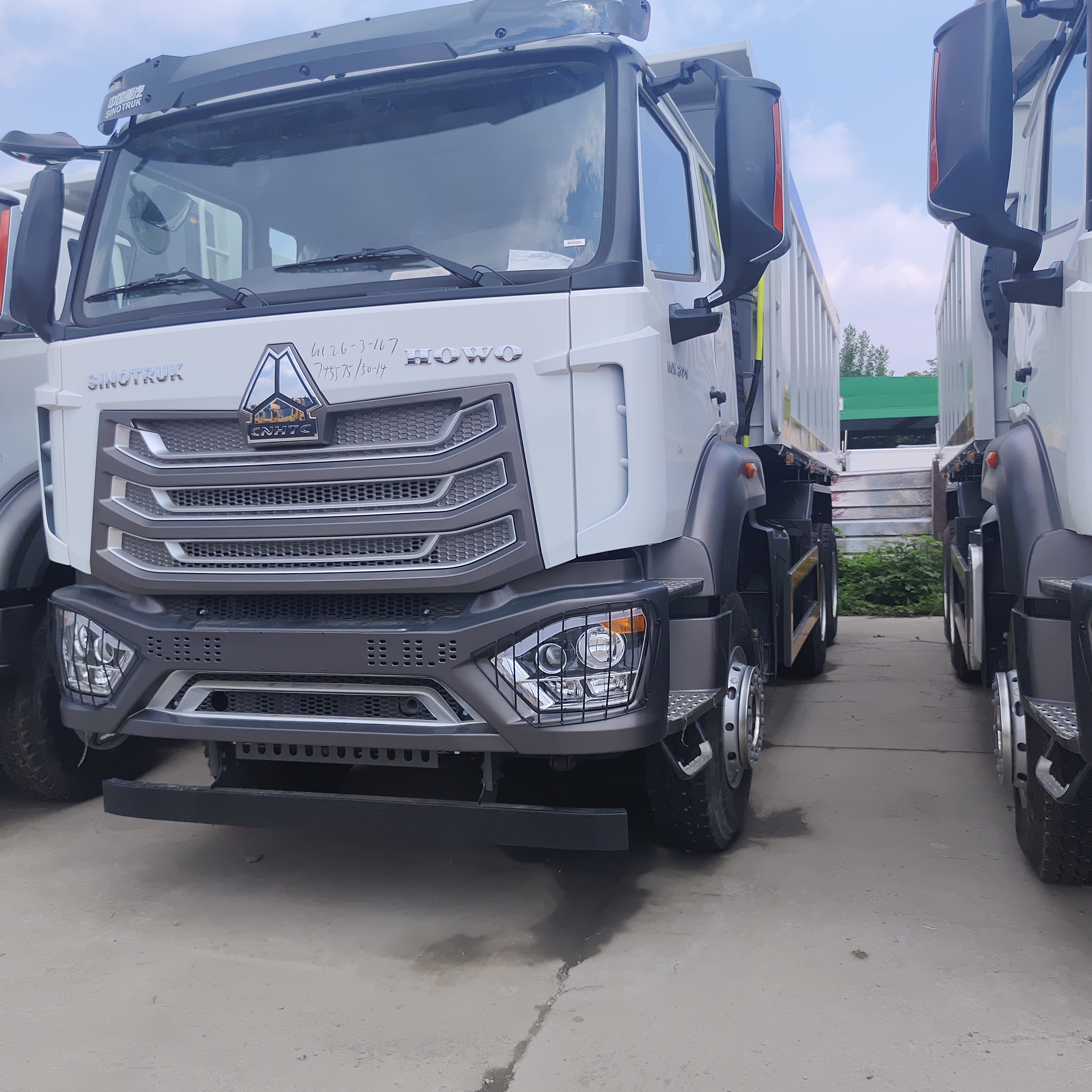 HOWO NX 6×4 Ağır Güçlü Maden Çöp Kamyonu 430 HP Motorlu ve Afrika için 30-35 Ton Hizmet Yükü
