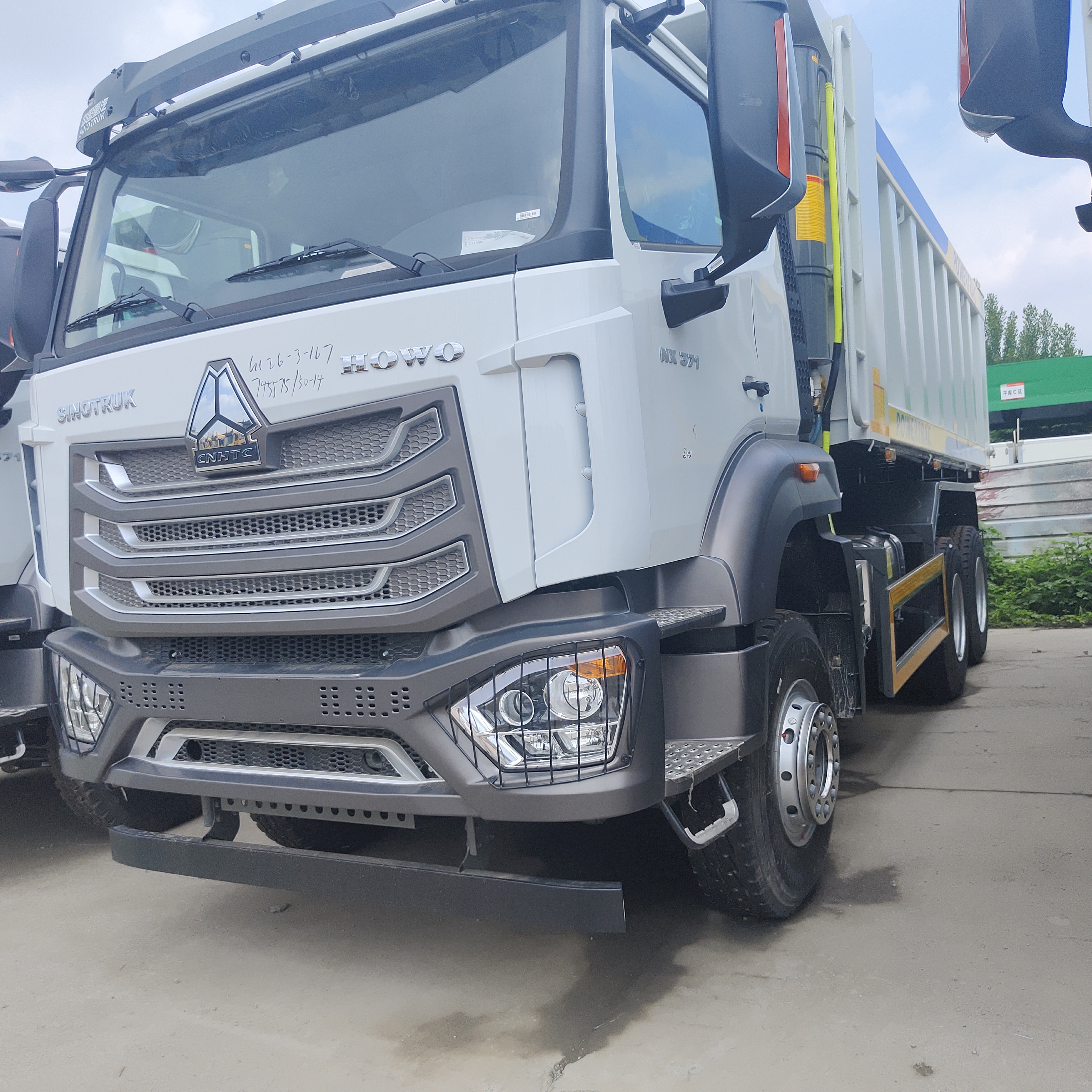 HOWO NX 6×4 Maden Çöp Kamyonu, 400 HP motorlu ve U şeklindeki ağır yük taşımacılığı için çöp kamyonu