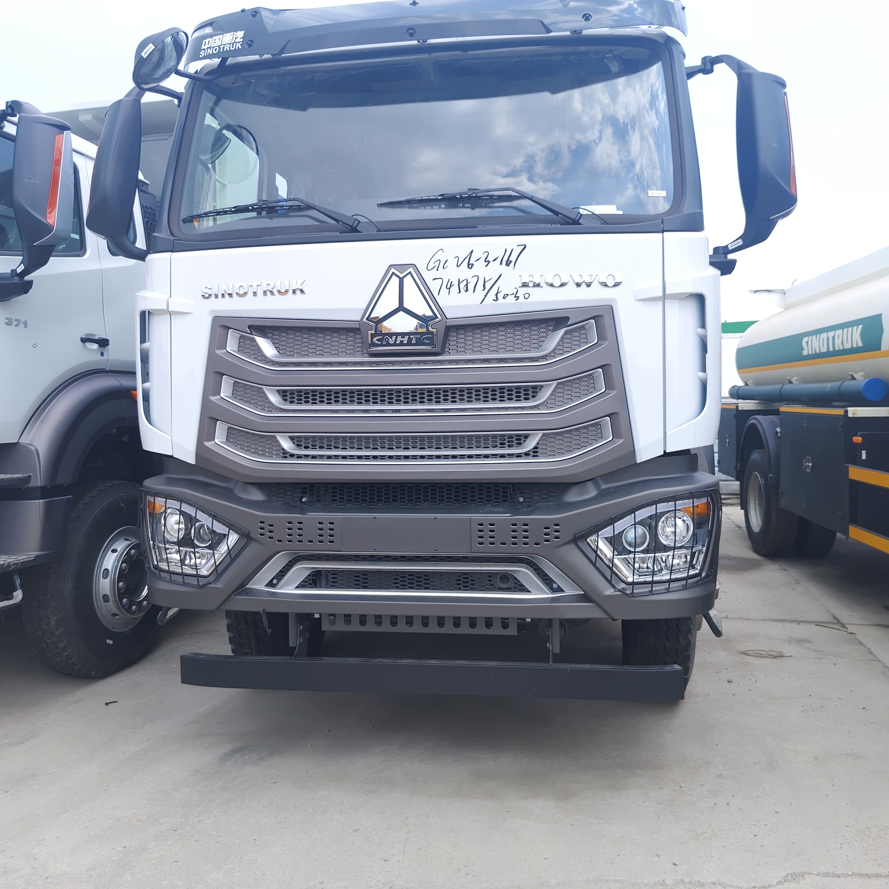 HOWO NX 6×4 30CBM Madencilik ve İnşaat için 400 HP motorlu Ağır Görevli Çöp Kamyonu