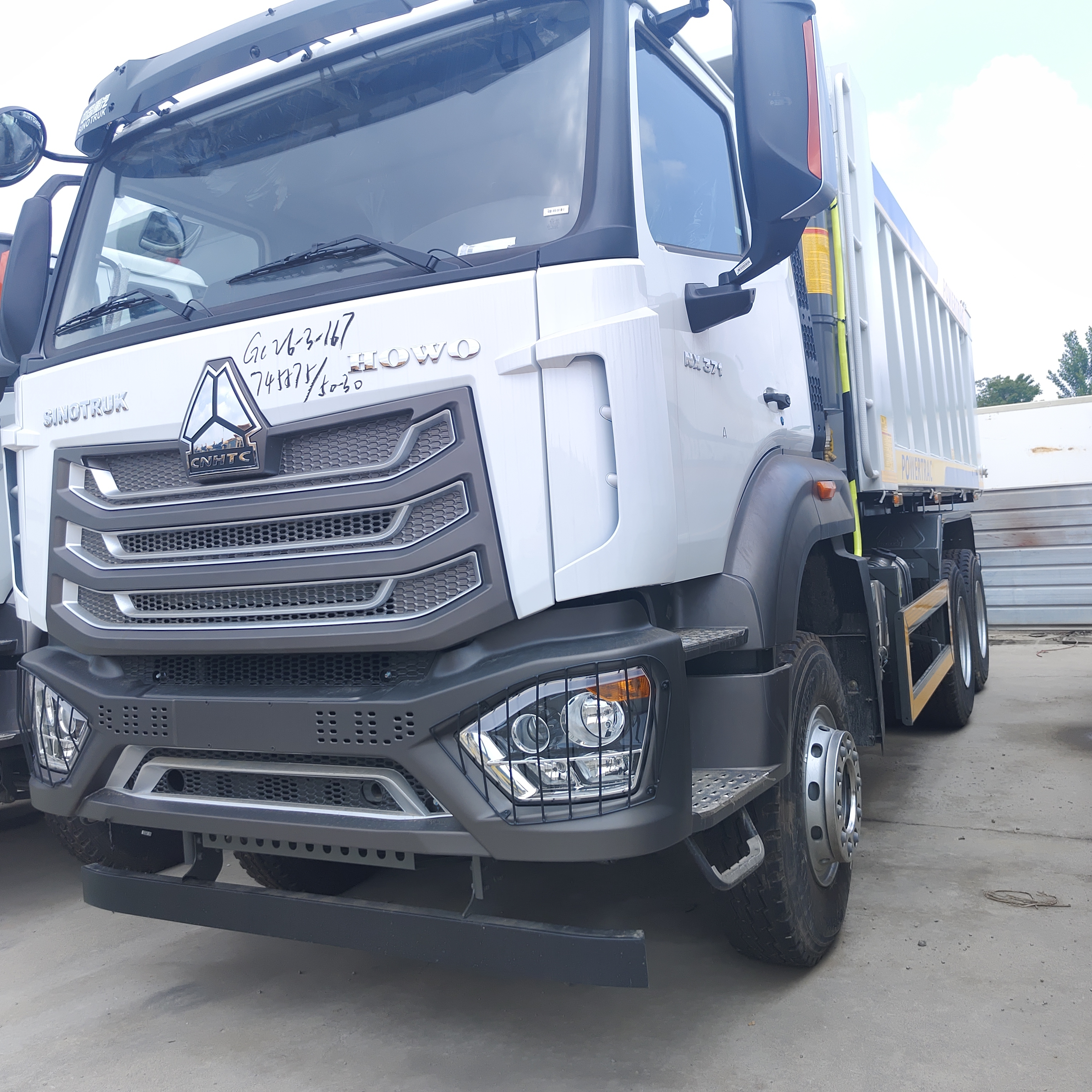 Madencilik ve İnşaat için HOWO NX 6×4 400HP Motorlu ve 25-35 Ton Yüklü Ağır Hizmet Damperli Kamyon