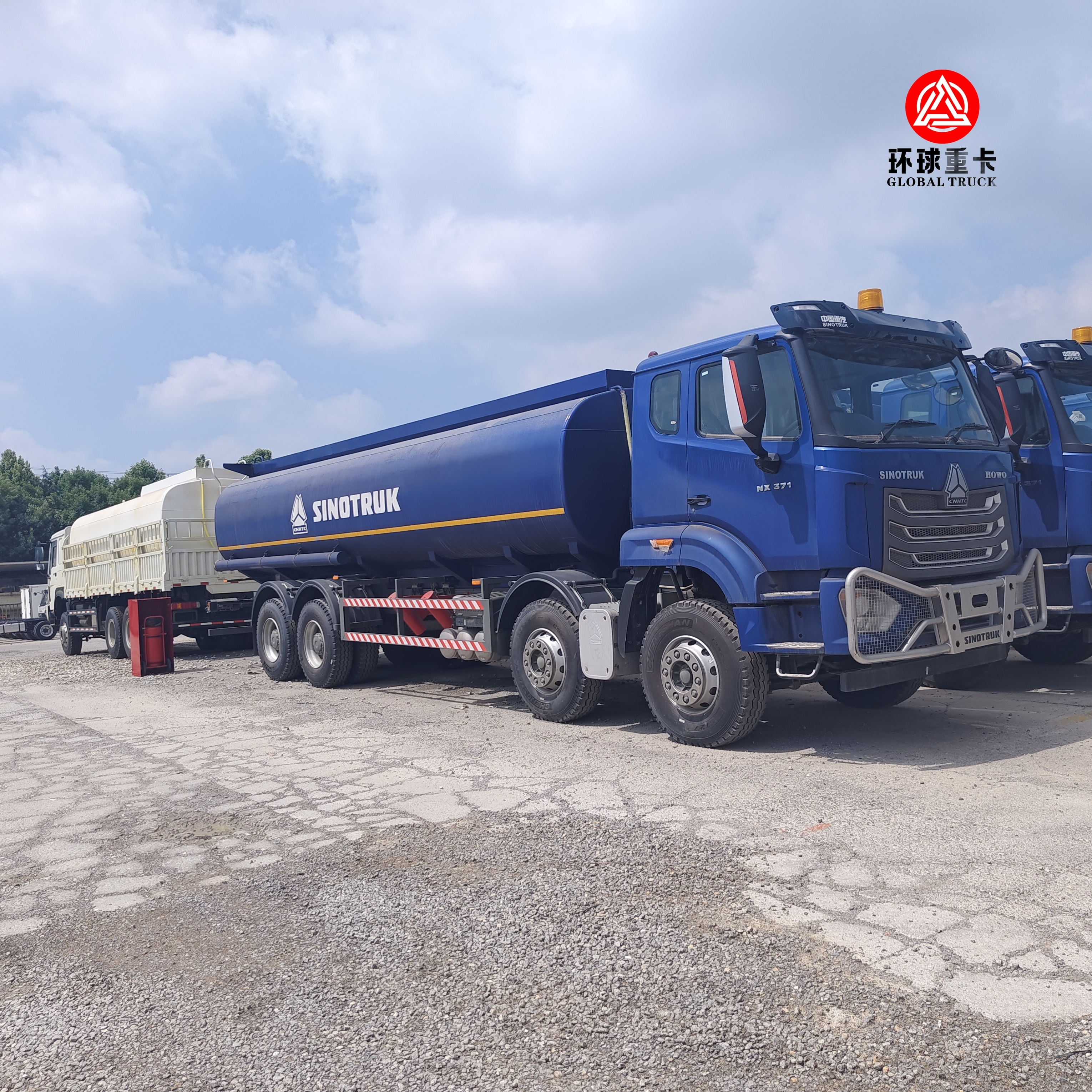 HOWO NX 8x4 30000L Akaryakıt Tankeri Ağır Hizmet Dizel Yağ Tankeri Afrika Pazarı İçin