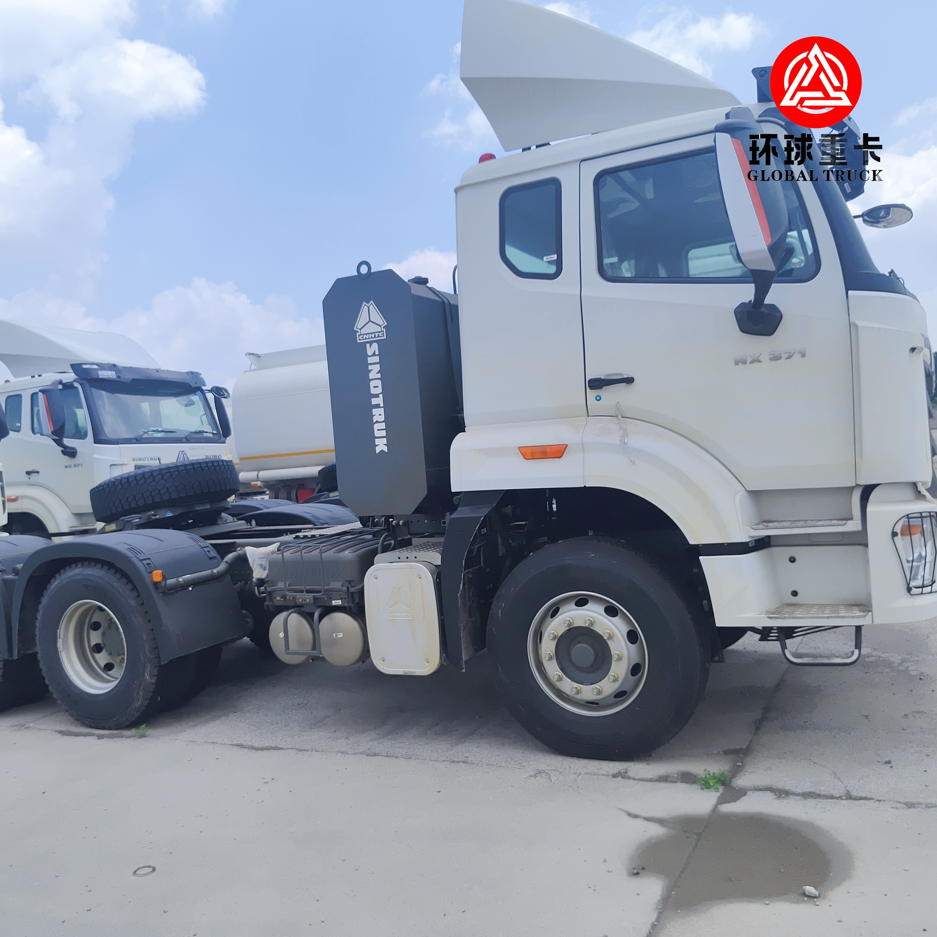 Yeni HOWO NX 6x4 Çekici Kamyon 371HP Ağır Hizmet Tipi Konteyner Taşıyıcı Kamyon Lojistik ve Nakliye Hizmetleri İçin