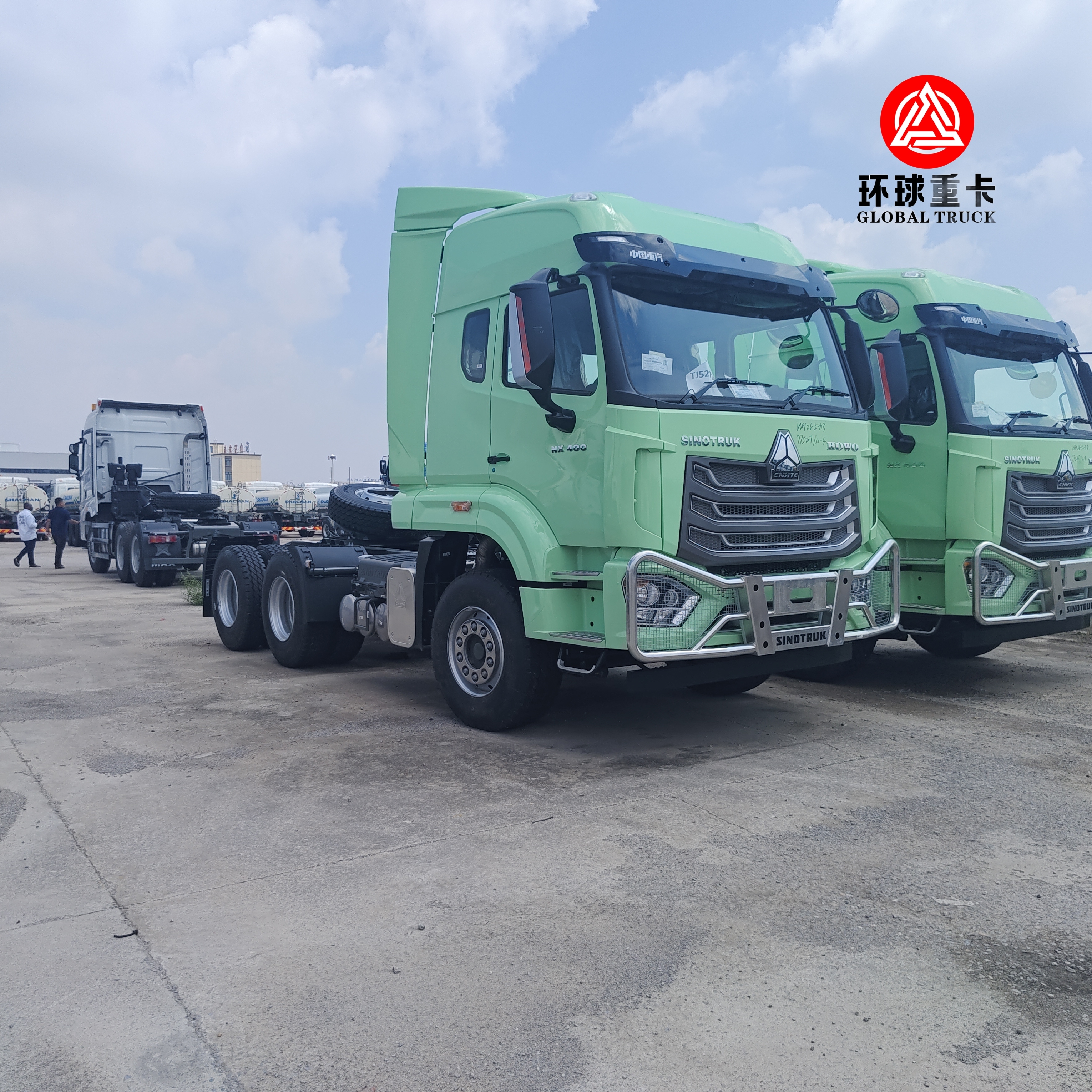 Afrika pazarı için yepyeni HOWO NX 6x4 Traktör Kamyon 430HP Ağır Güçlü Prime Mover