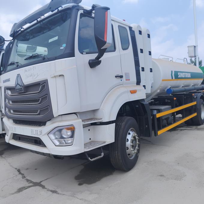 HOWO NX 6×4 CNG Fuel Tank Truck exterior view